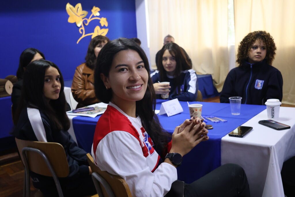 Exitoso conversatorio “Mujeres en el Deporte” reunió a destacadas exponentes en el Colegio Luis Cruz Martínez