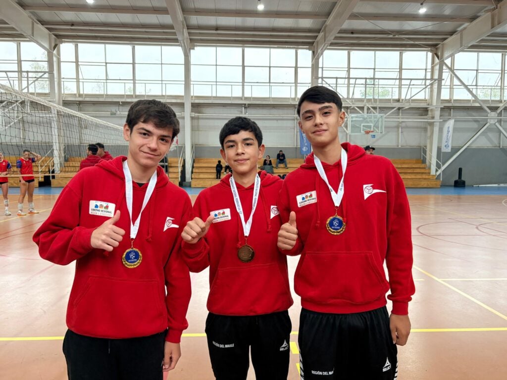 Jóvenes voleibolistas curicanos se coronan campeones nacionales de forma invicta en la categoría Sub14