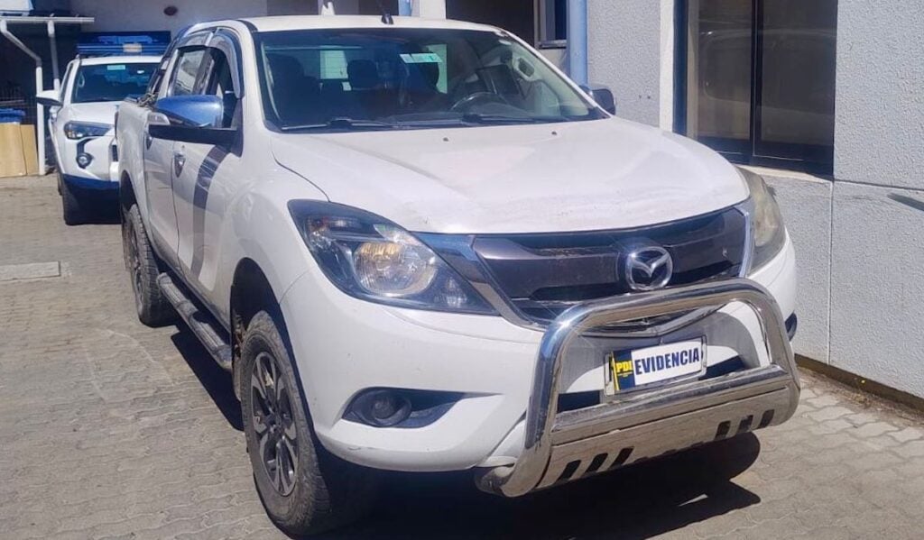 PDI aclara dos robos de camionetas: Desarticulan desarmaduría clandestina en la capital y recuperan vehículo