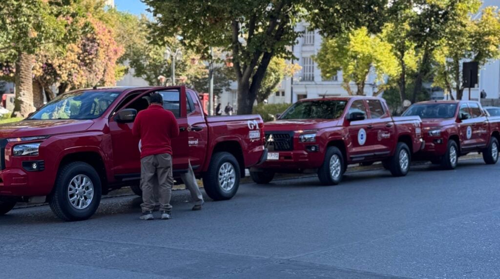 Romeral fortalece su flota municipal con tres nuevas camionetas financiadas por el Gobierno Regional