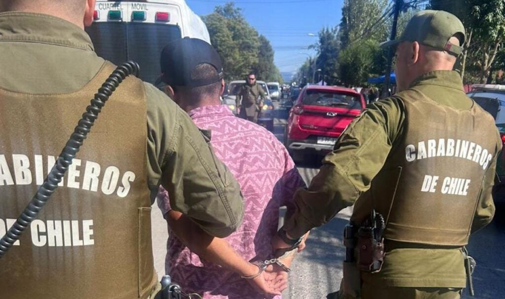 Operativo de Carabineros y personal municipal en la Feria de las Pulgas de Curicó deja un detenido y diversas infracciones