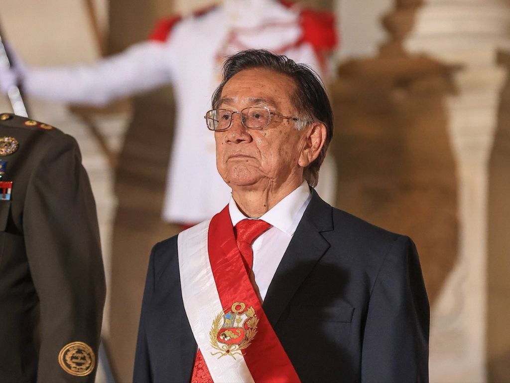 Presidente de Perú compara Plan Escudo Fronterizo chileno con el Muro de Berlín