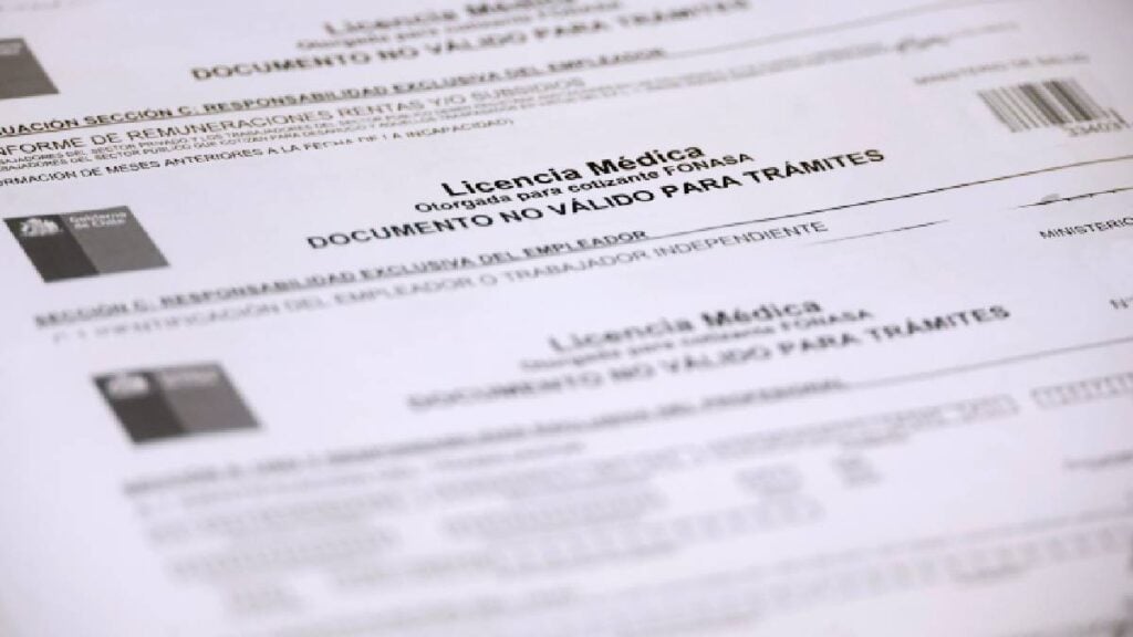 Médico ecuatoriano en Coquimbo enfrenta prisión preventiva por emitir casi 12 mil licencias falsas