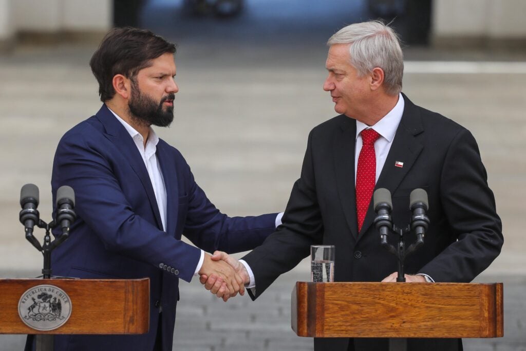 Kast y Boric lideran menciones positivas y negativas según estudio Datavoz