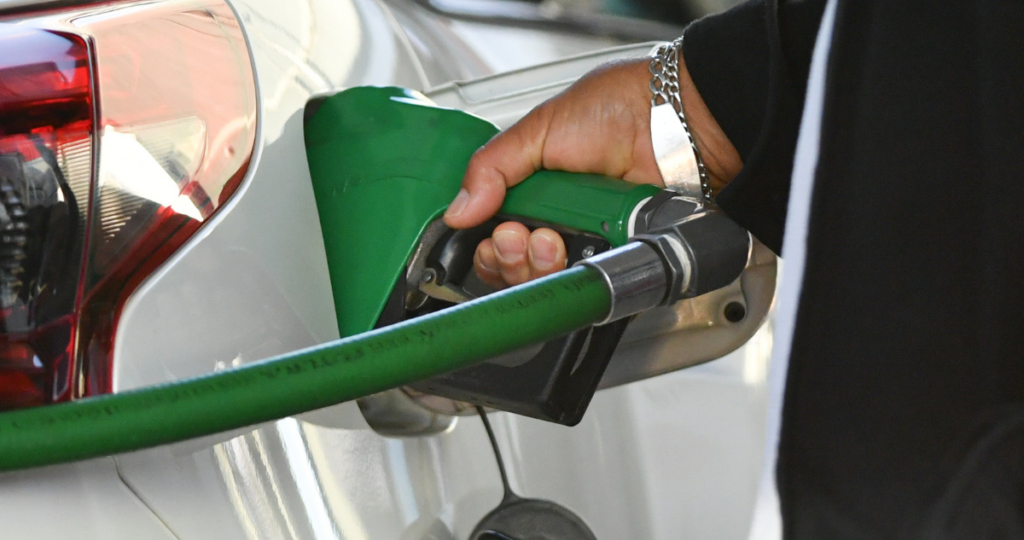 Transportistas rurales de Los Ríos anuncian alza en pasajes por aumento de combustibles