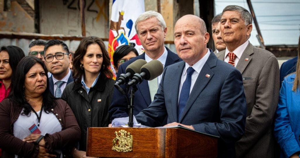 Hacienda propone rebaja de impuestos y agilizar permisos para impulsar inversión