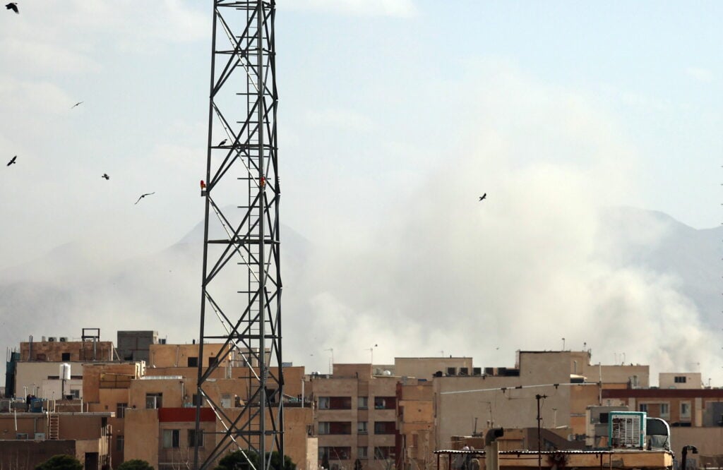 Seis cuentas en Polymarket obtienen ganancias millonarias tras predecir bombardeo de EE.UU. a Irán