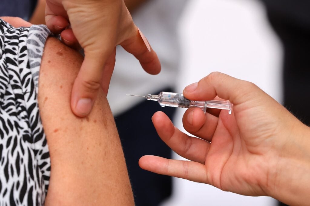 Chile inicia campaña de vacunación 2026 para influenza y Covid-19