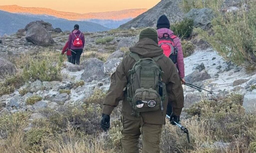 Carabineros rescata a dos mujeres que se extraviaron en la Laguna Las Ánimas