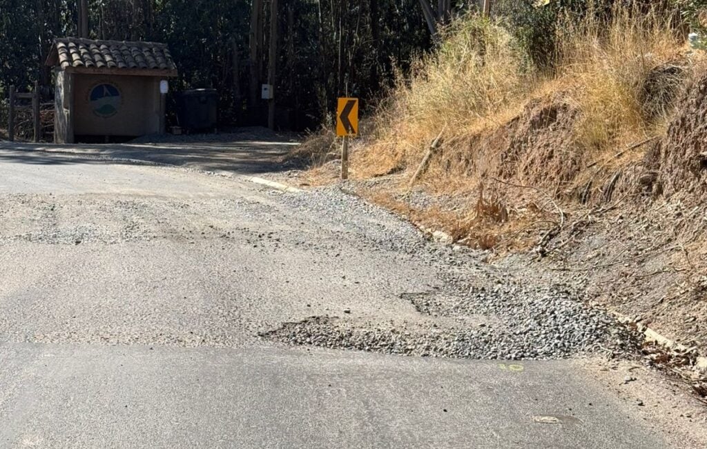 CORE se suma a denuncias por daños en Ruta J-790 de Vichuquén: "Transitaron camiones de alto tonelaje"