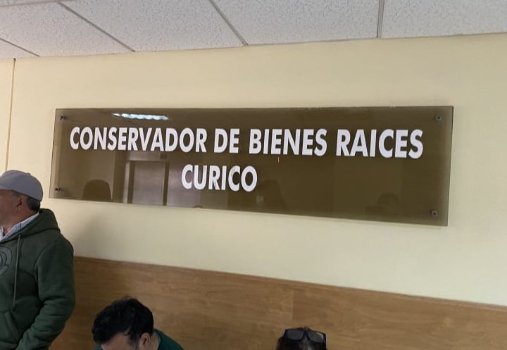 Empresario se querelló contra Conservador de Bienes Raíces de Curicó por estafa y lavado de activos