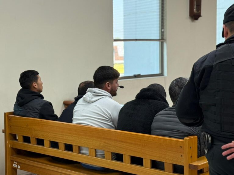 Decretan prisión preventiva para banda que robó millonaria carga de pescado y secuestró a conductor en Teno