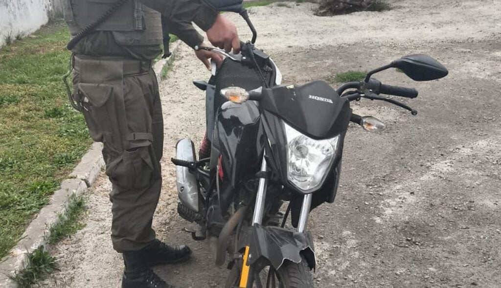 Curicó: Detienen a sujeto circulando a alta velocidad en motocicleta que acababa de ser sustraída