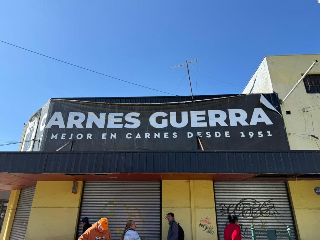 Concejales aprueban acuerdo para saldar millonaria deuda de "Carnes Guerra" en el Mercado Municipal de Curicó