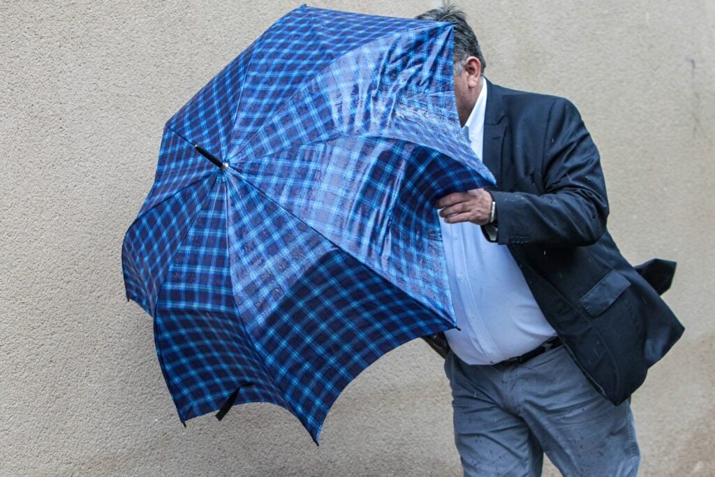 Alerta meteorológica: Vientos de hasta 80 km/h afectarán a seis regiones chilenas