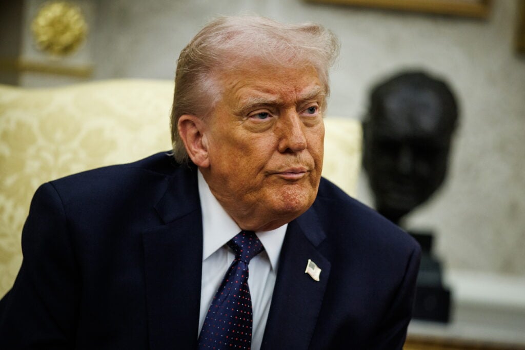 Trump advierte a Irán con ataques masivos si no abren estrecho de Ormuz