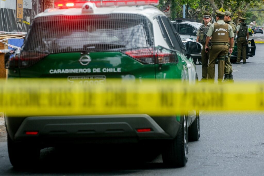 Carabinero hiere a atacante en Colina tras ser agredido por turba