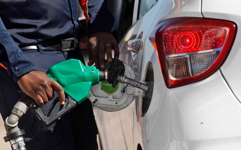 Combustibles al alza: Bencinas y diésel suben de precio este jueves en Chile