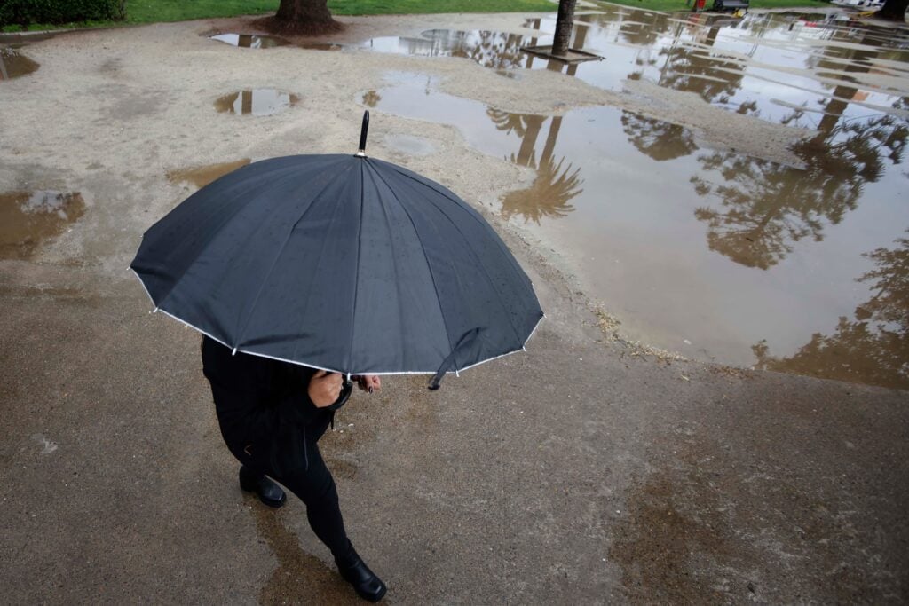 Nueve personas aisladas en el Maule por crecida de quebrada Santa Rita