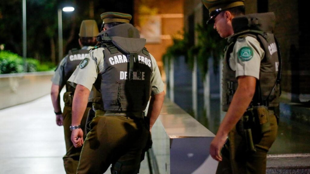 Delincuente arrastra a mujer de 78 años en Coronel para robar su pensión