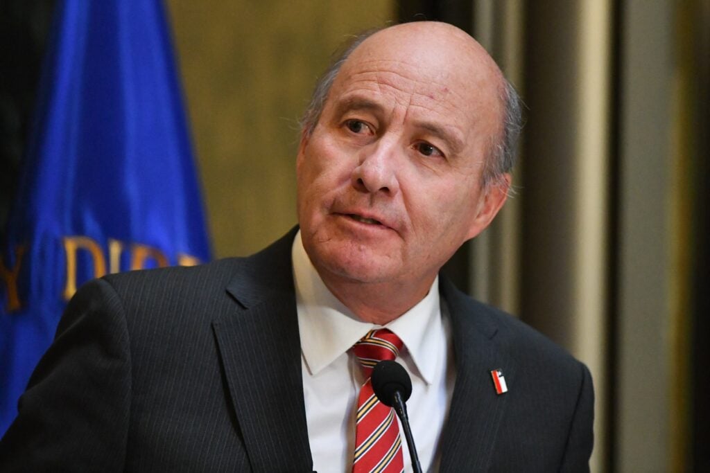 Hacienda propone recortar 40 programas en Educación Salud y Seguridad