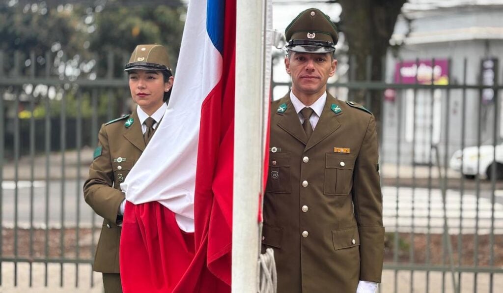 Carabineros de Curicó invita a la comunidad al izamiento del pabellón nacional por su 99° aniversario