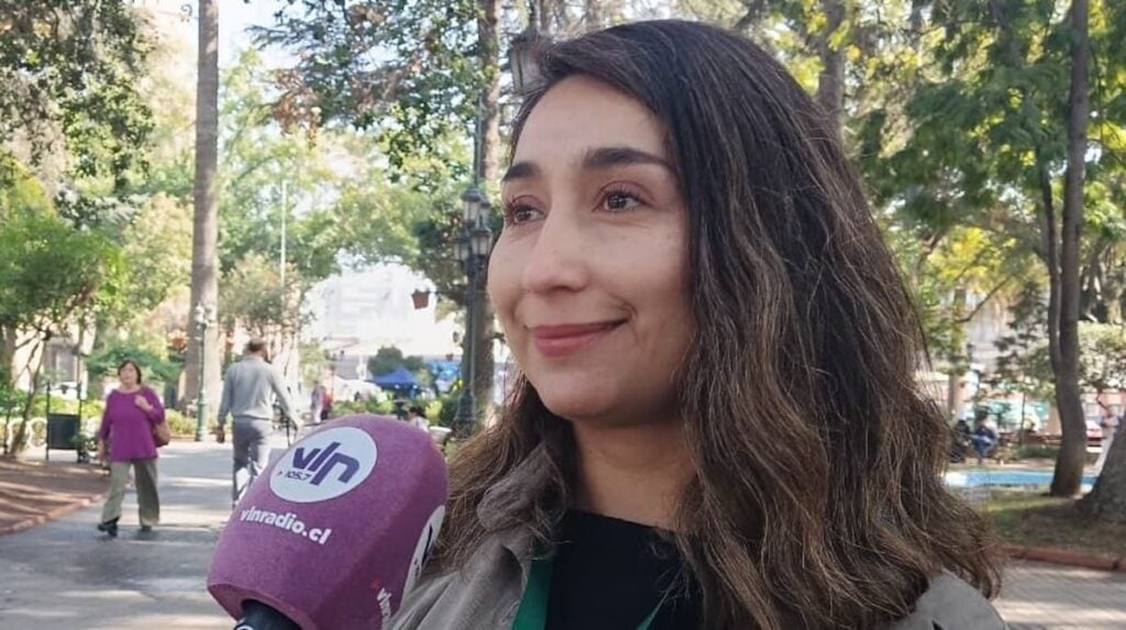 Psicóloga curicana advierte impacto del uso de pantallas en aumento de violencia y acoso escolar en estudiantes