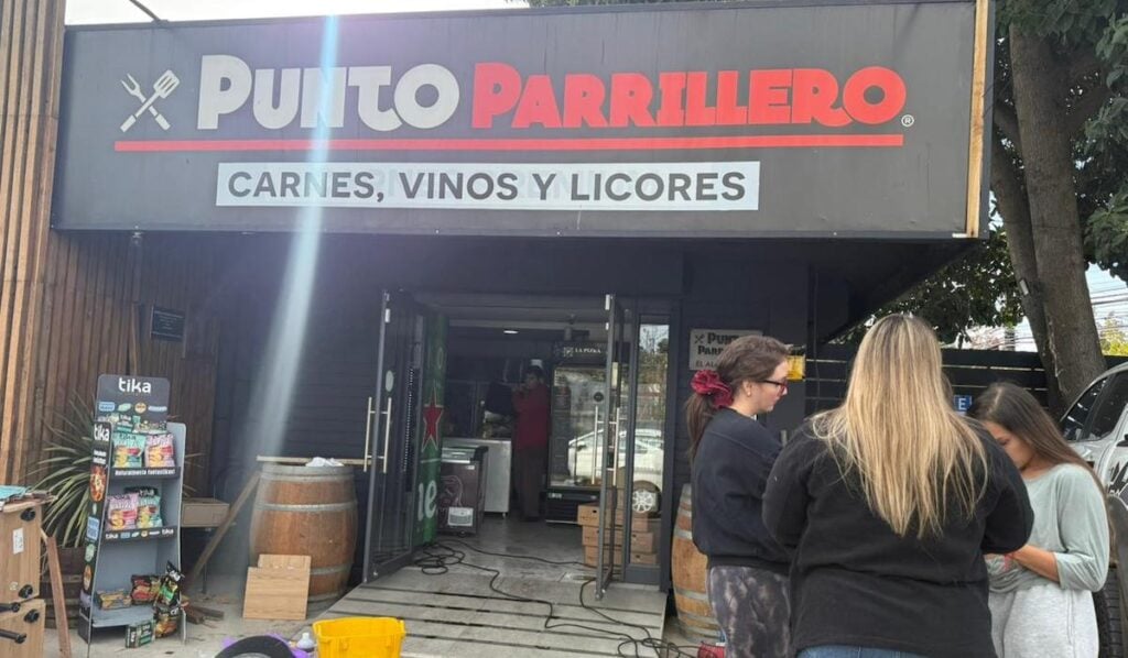 "Su trabajo es robar": Dueña de local en Curicó acusa ola de robos por sujeto recién liberado bajo fianza