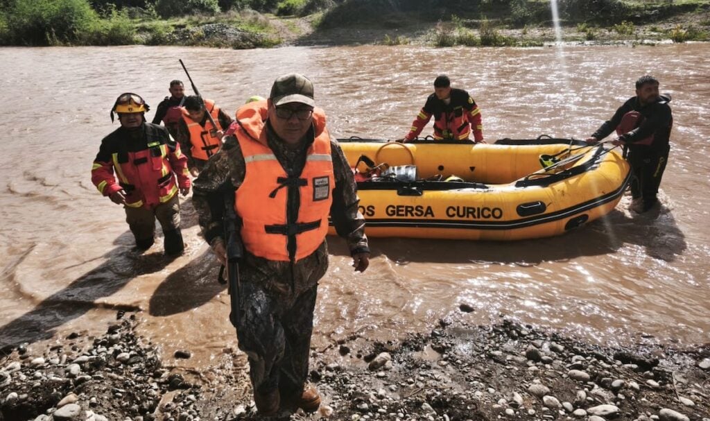 Finaliza operativo en Sagrada Familia: Rescatan con éxito a cazadores atrapados por la crecida del río Mataquito