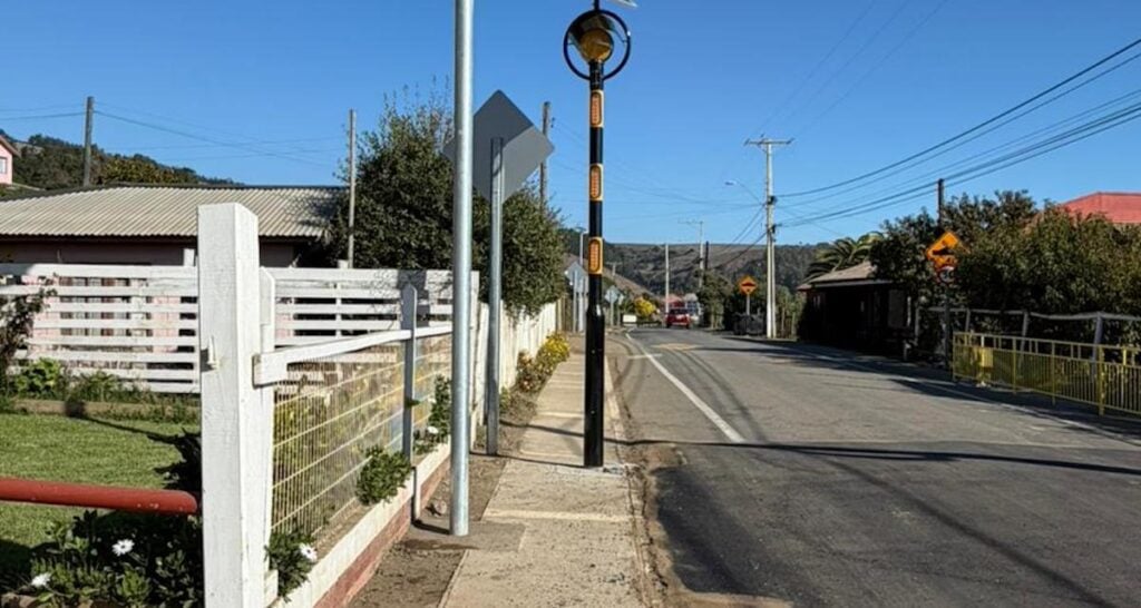 Concejal de Vichuquén denuncia instalación de señaléticas de tránsito en medio de las veredas