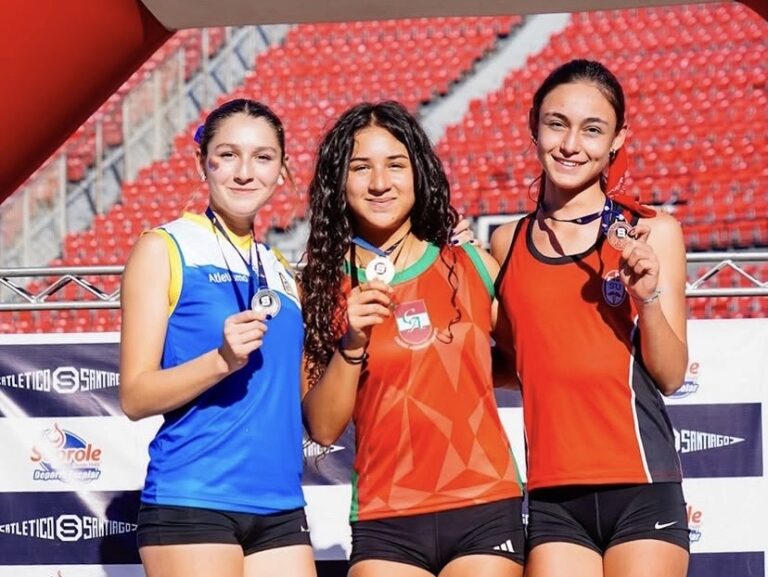 Atleta Florencia Rojas se adjudica medalla de plata en los 100 metros planos del Interescolar