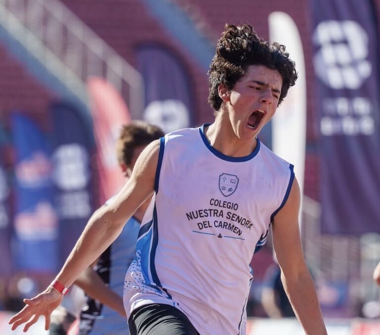Atletas curicanos brillan en el Interescolar Preparatorio de Santiago con oro y plata