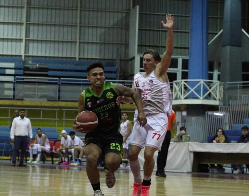 Liceo de Curicó se queda con el clásico en la Liga Dos de Básquetbol