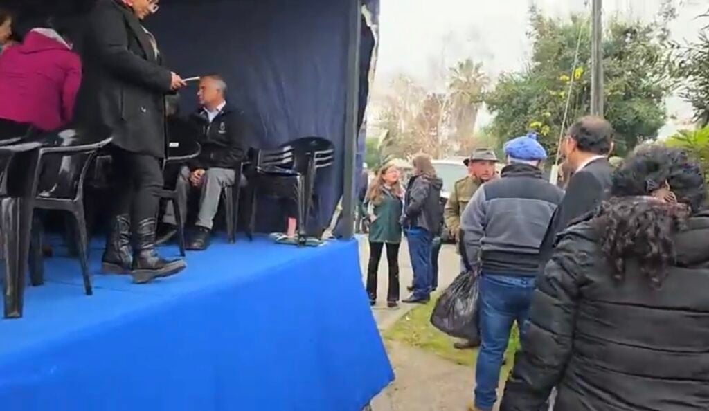 Vecina cae desde el escenario durante el aniversario 116 de Sarmiento