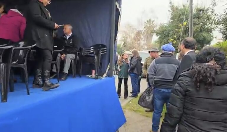 Vecina cae desde el escenario durante el aniversario 116 de Sarmiento