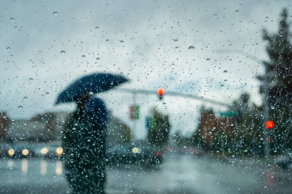 Alerta Meteorológica: Tormentas Eléctricas y Granizo Afectarán Siete Regiones del País, Incluida la Metropolitana