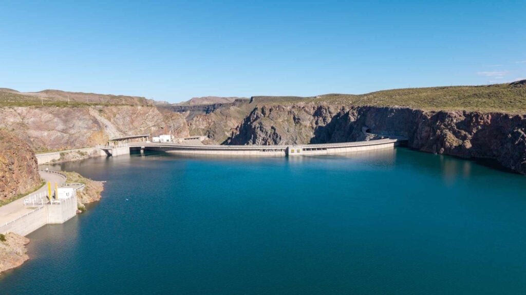 Tragedia en Mendoza: Chileno de 51 años fallece al caer a embalse