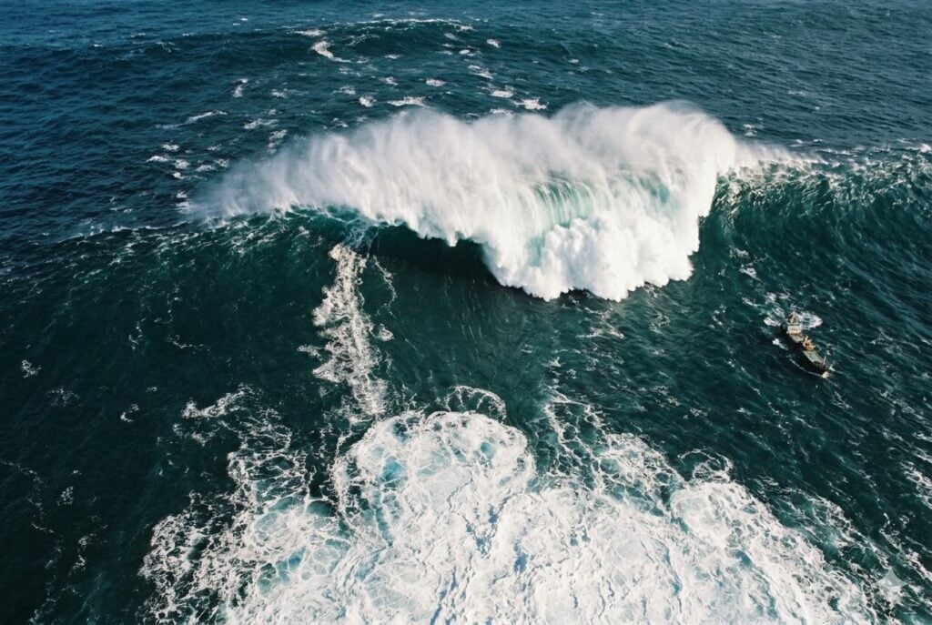 Satélite de la NASA capta la ola más grande jamás registrada en mar abierto: una pared de agua de casi 20 metros