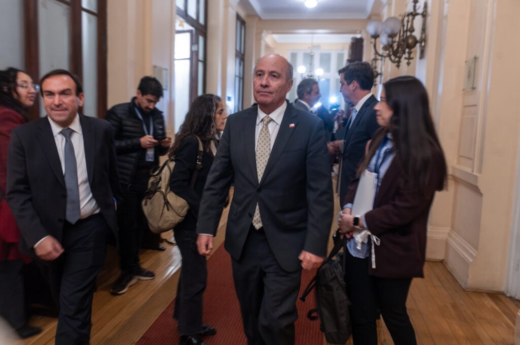 Gobierno busca reajustar el salario mínimo con alza ligada al IPC