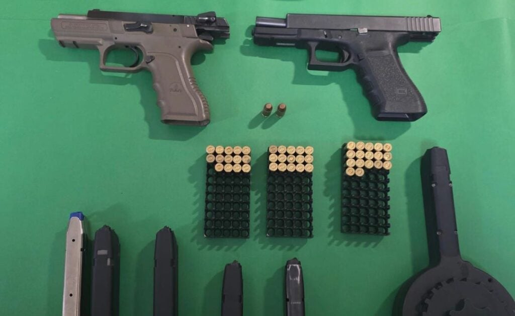 Carabineros detiene a cuatro sujetos con amplio prontuario por porte ilegal de armas tras control vehicular en Curicó