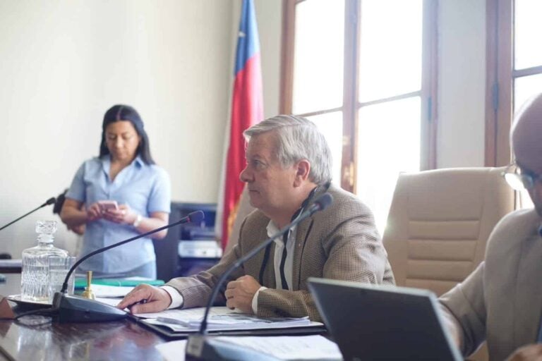 Alcalde Bordachar afirma que Contraloría no ha notificado al municipio de Curicó por entrega irregular de permisos de circulación