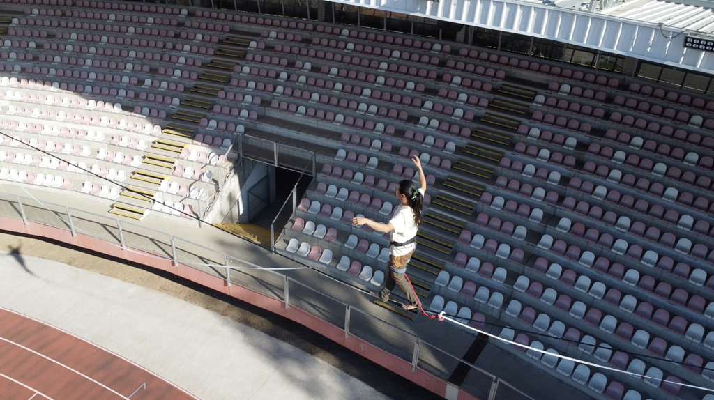 Corporación de Deportes de Curicó impulsa nuevo taller gratuito de Slackline en el Estadio La Granja