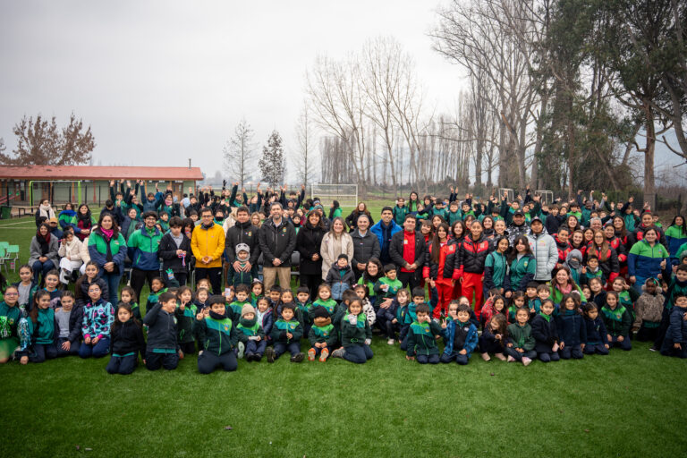 Liceo Luis Leyton Rubio de Rauco inaugura moderna cancha de pasto sintético
