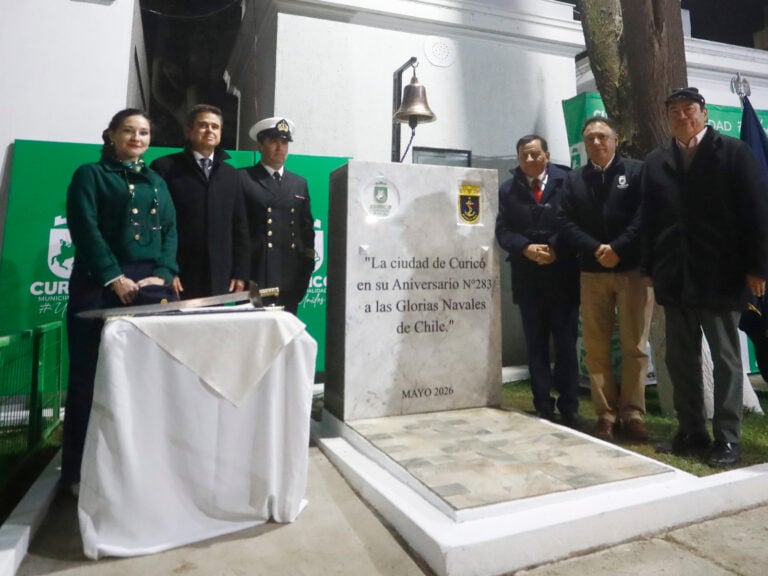 Con revelación de un memorial se desarrolló homenaje a las Glorias Navales en Cementerio Municipal de Curicó