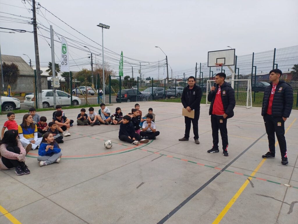 SENDA Previene Curicó desarrolla exitosa clínica deportiva en Villa El Encanto III