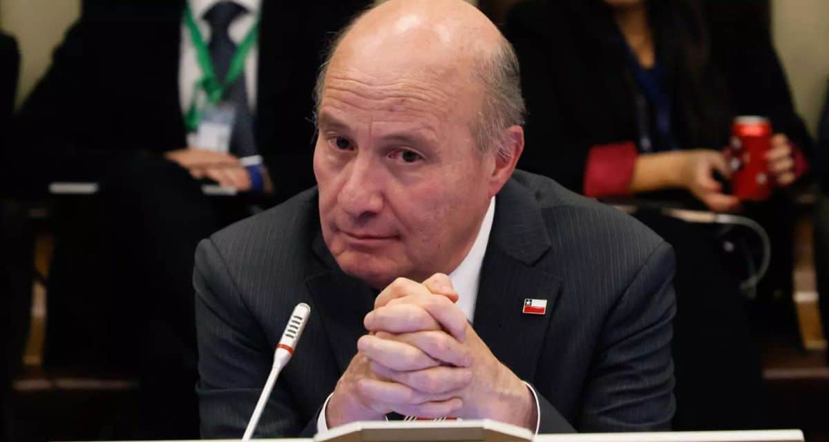 Ministro Quiroz Revela Ajuste en Metas Fiscales: Déficit Estructural Persistirá hasta 2030