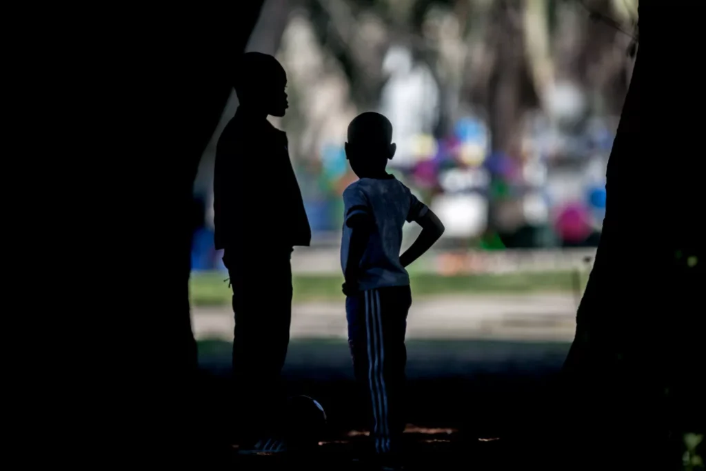 PDI ubica a 25 niños haitianos en investigación por presunto tráfico de migrantes