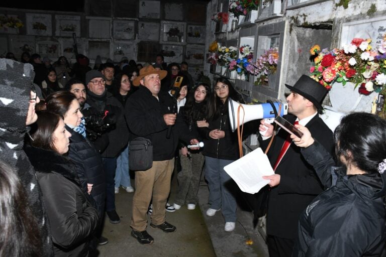 Más de 1.500 personas realizaron recorrido nocturno por el Cementerio Parroquial de Molina