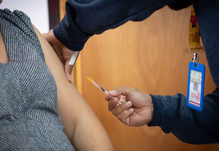Seremi Salud Maule refuerza llamado a vacunarse contra la influenza ante alta circulación de virus respiratorios