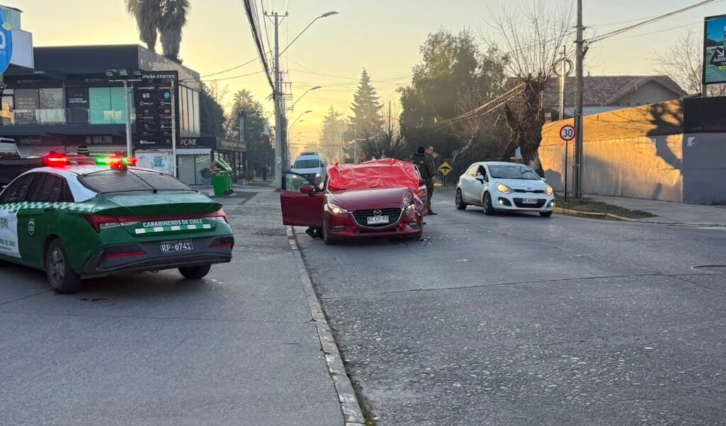 Conductor fallece tras colisión de vehículos en Avenida España de Curicó